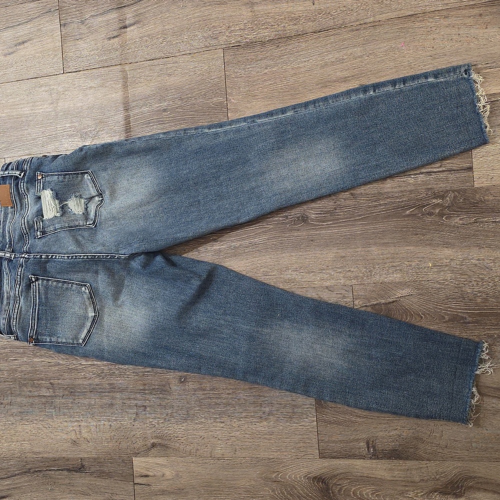 Judy Blue Relaxed Fit Jeans - Picture 8 of 11